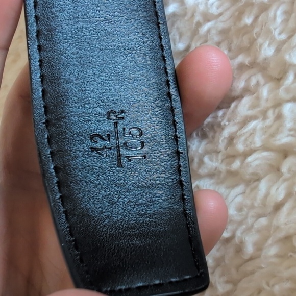 Salvatore Ferragamo Black Leather Belt with Gold Double Gancini Buckle - Picture 10 of 11